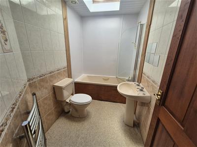 BATHROOM/ YSTAFELL YMOLCH